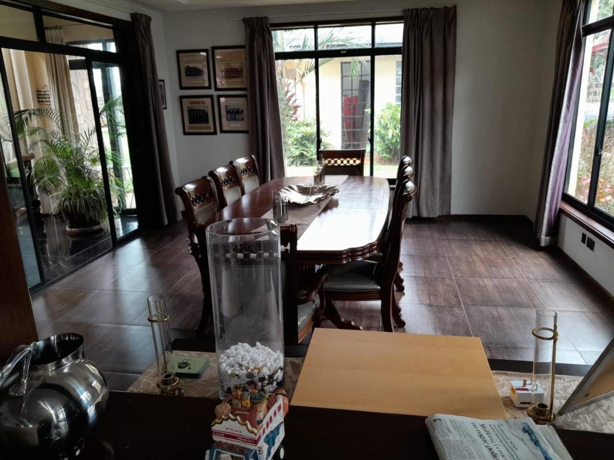 Florances Rest House Nairobi Exteriör bild